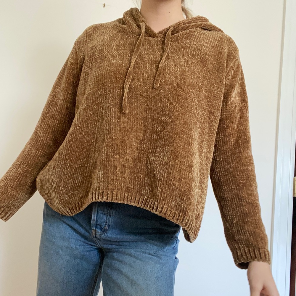 Super soft and cozy golden hooded sweater 🍯